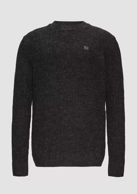 Структурированный вязаный свитер