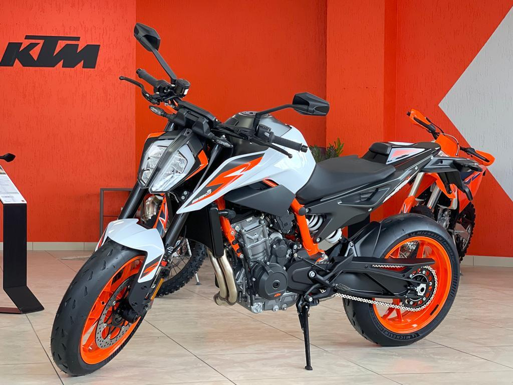 KTM 890 Duke R