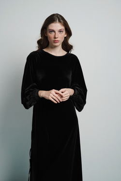 Платье с запахом на спине и длинным рукавом из бархата "Пока часы 12 бьют"