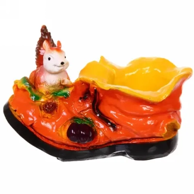 Фигура из гипса «Башмак-кашпо с белкой» 33*21см