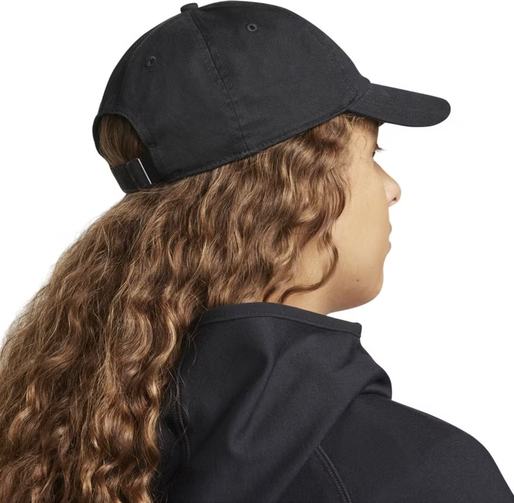 FN4402-010 Кепка NIKE U Nike CLUB CAP U CB ARMX PTCH