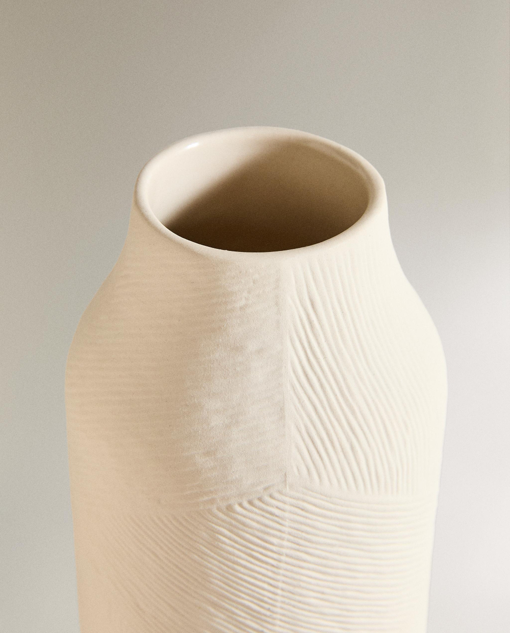 Zara Home Ваза из керамики, 21.5 см
