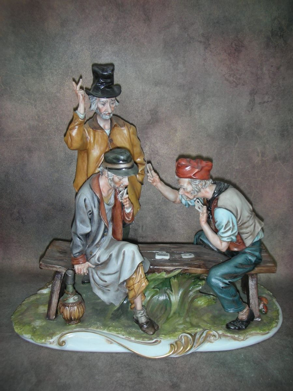 Статуэтка. Фарфор. Карточные баталии. Capodimonte. Италия