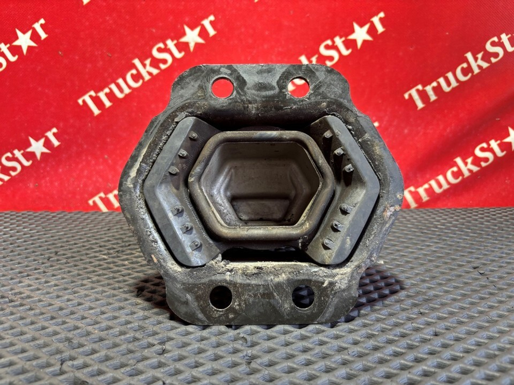 Подушка двигателя задняя 2018г