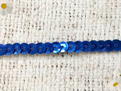 Тесьма пайетки на нитке, ш. 0,6 см