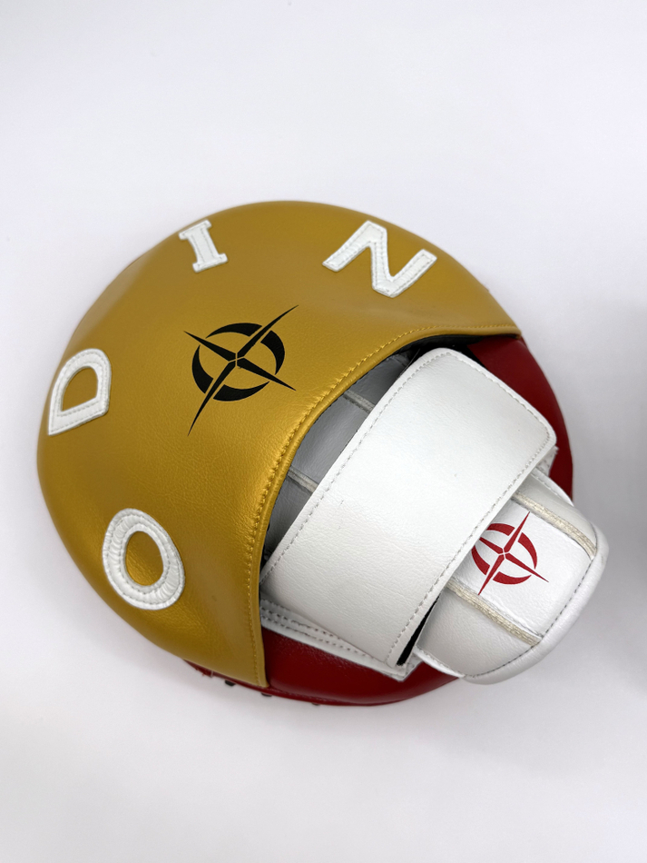 Лапы тренерские ODIN  WOLON белые с золотым