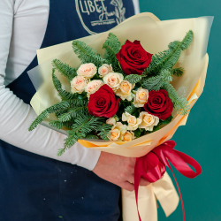 Нобилис с розами в персиковом оформлении