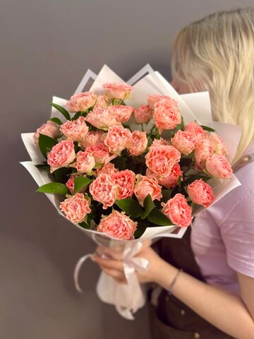 Букет с 5 кустовыми розами сорта "Fair flow"