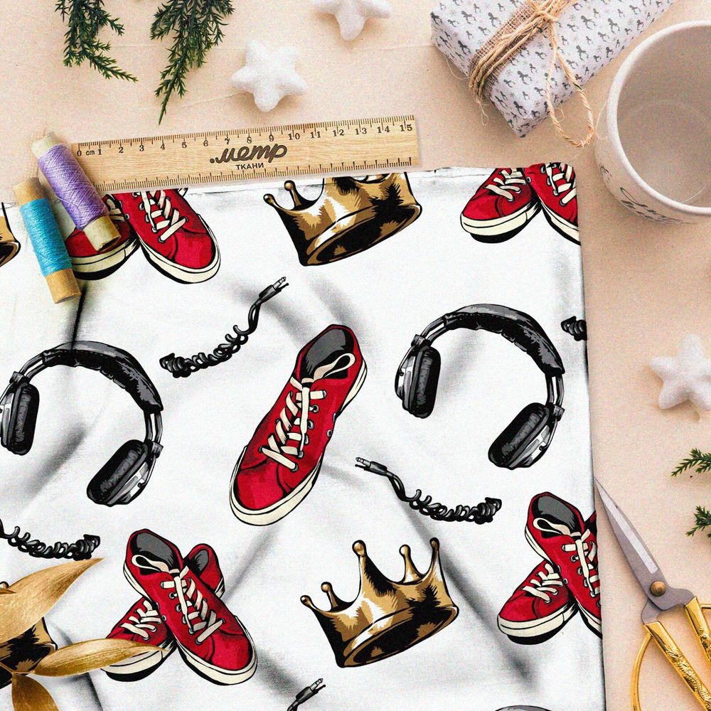 Ткань таффета яркие конверсы, корона и наушники
