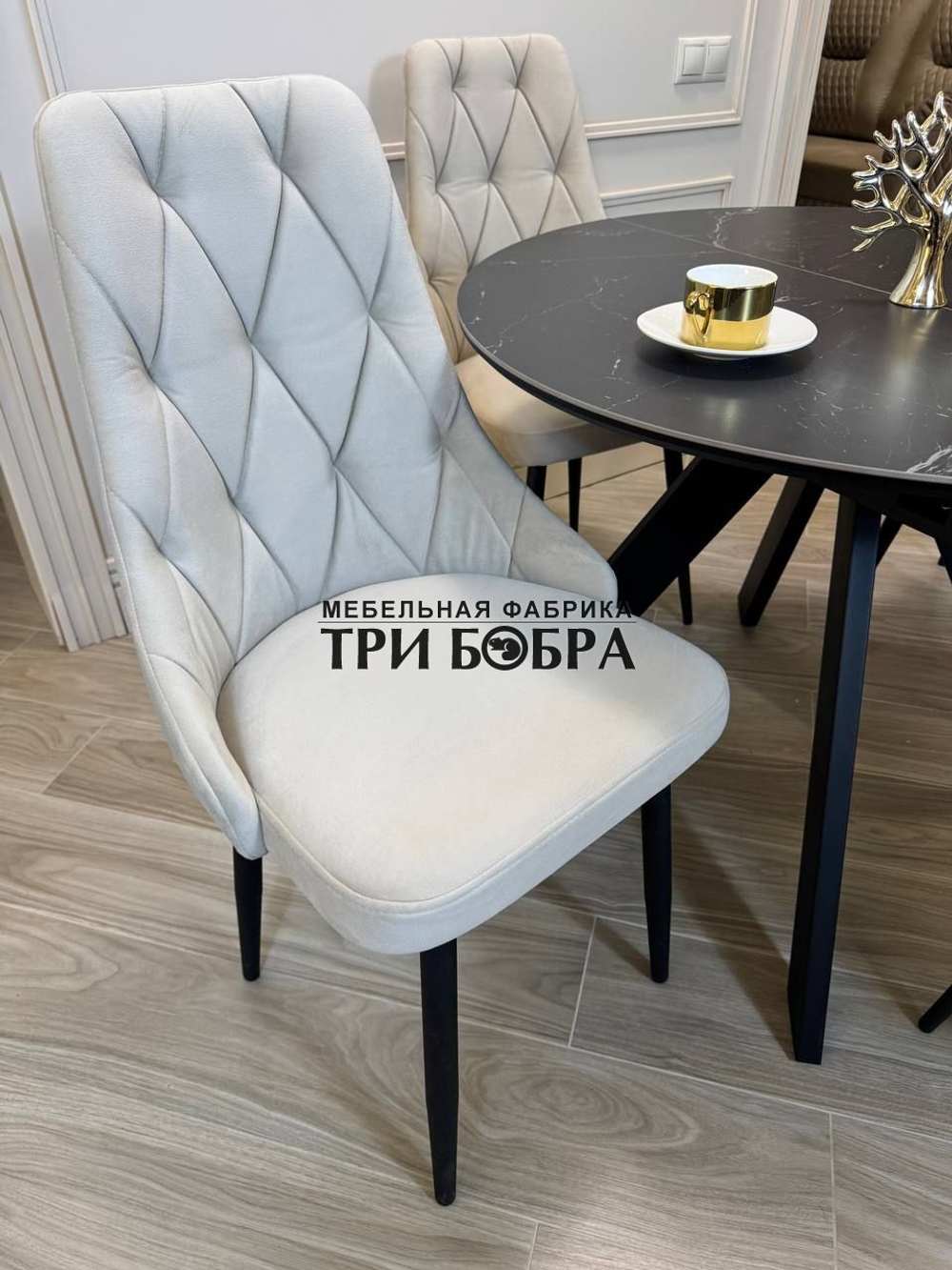 Круглый раздвижной стол "Бонжур", керамогранит, черный мрамор и стулья "Лондон"