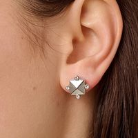 серебряный без камней