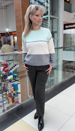 Джемпер с трехцветным принтом