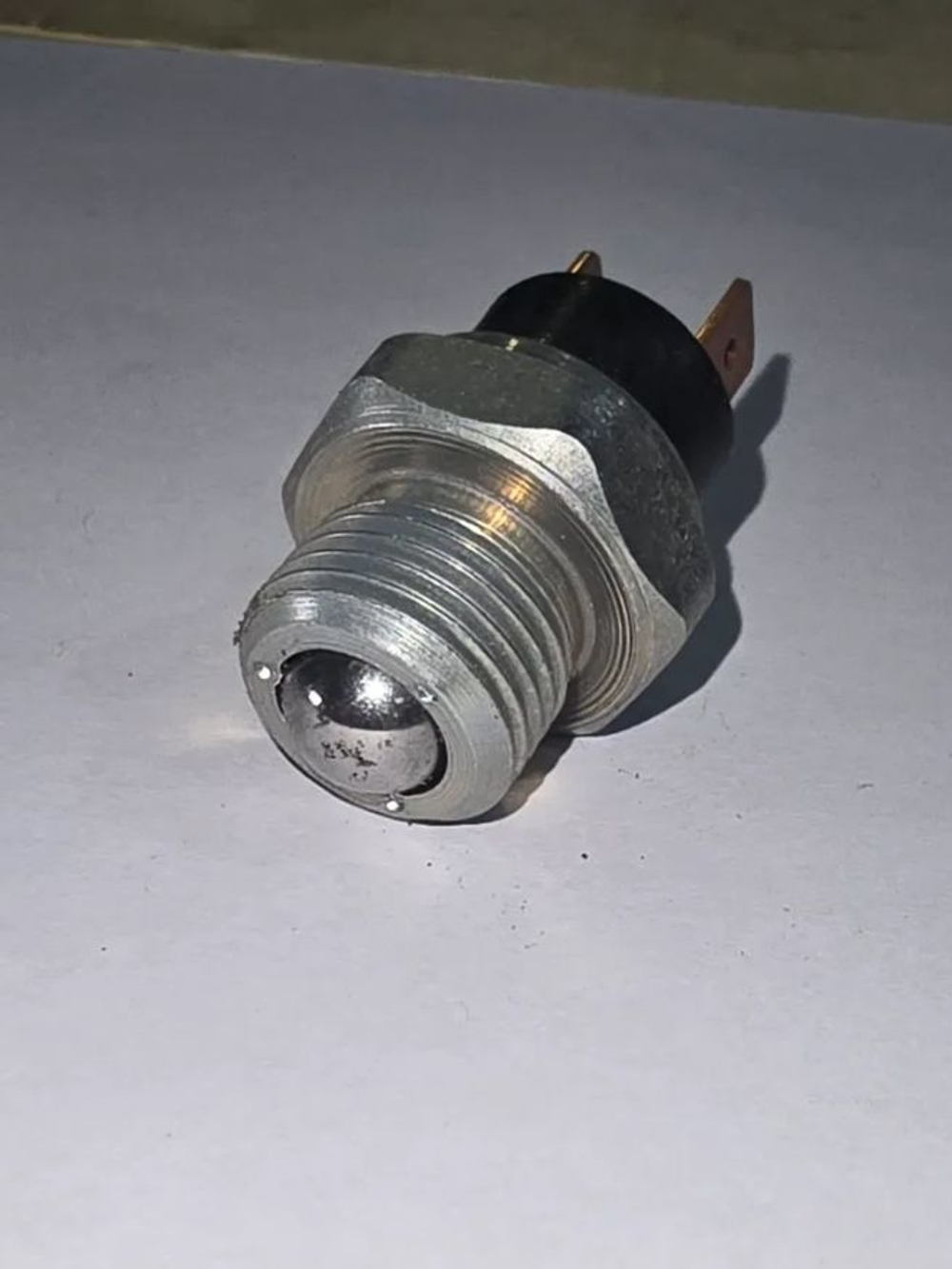 Выключатель света заднего хода малый (1302.3768-01) (ЭМИ)