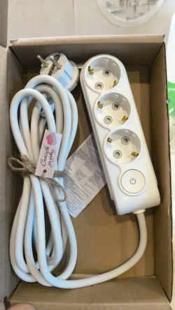 Удлинитель сетевой электрический 1,5 метра с выкл, заземлением и защитными шторкамис плоской потайной вилкой невидимкой