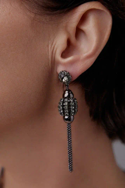 Серьги бочонки с кистями из графитовых кристаллов