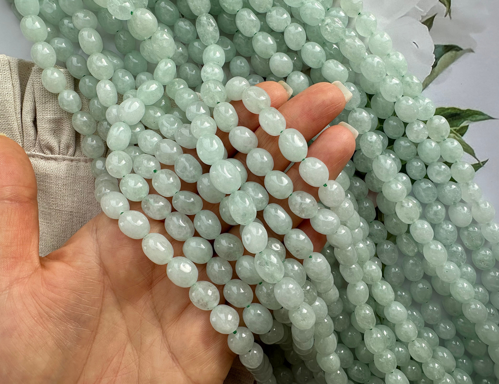 Нить бусин из тонированного кварца 8-9мм (галтовка)