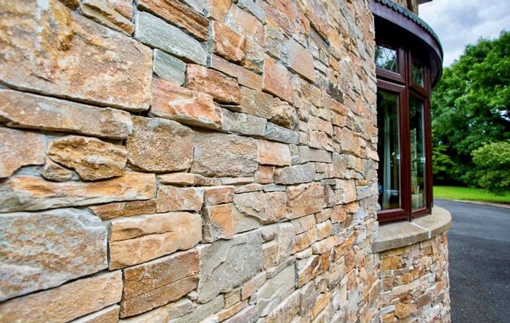 Натуральный камень Кварцит бежевый Pharaon 200x550x20-40 Грубый камень