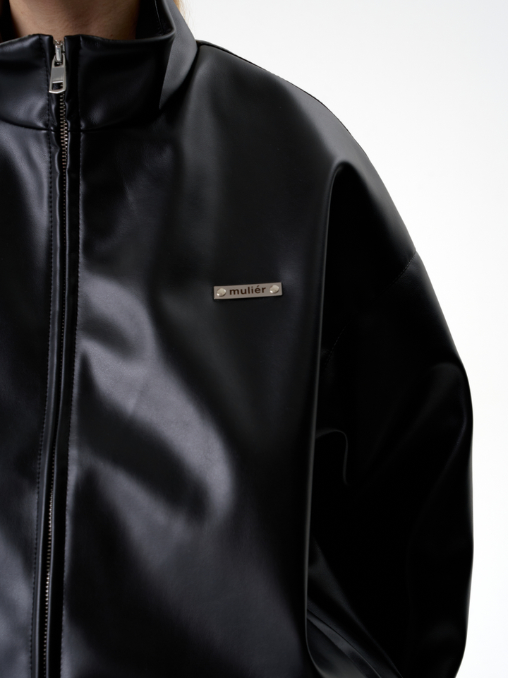 Бомбер из экокожи черный