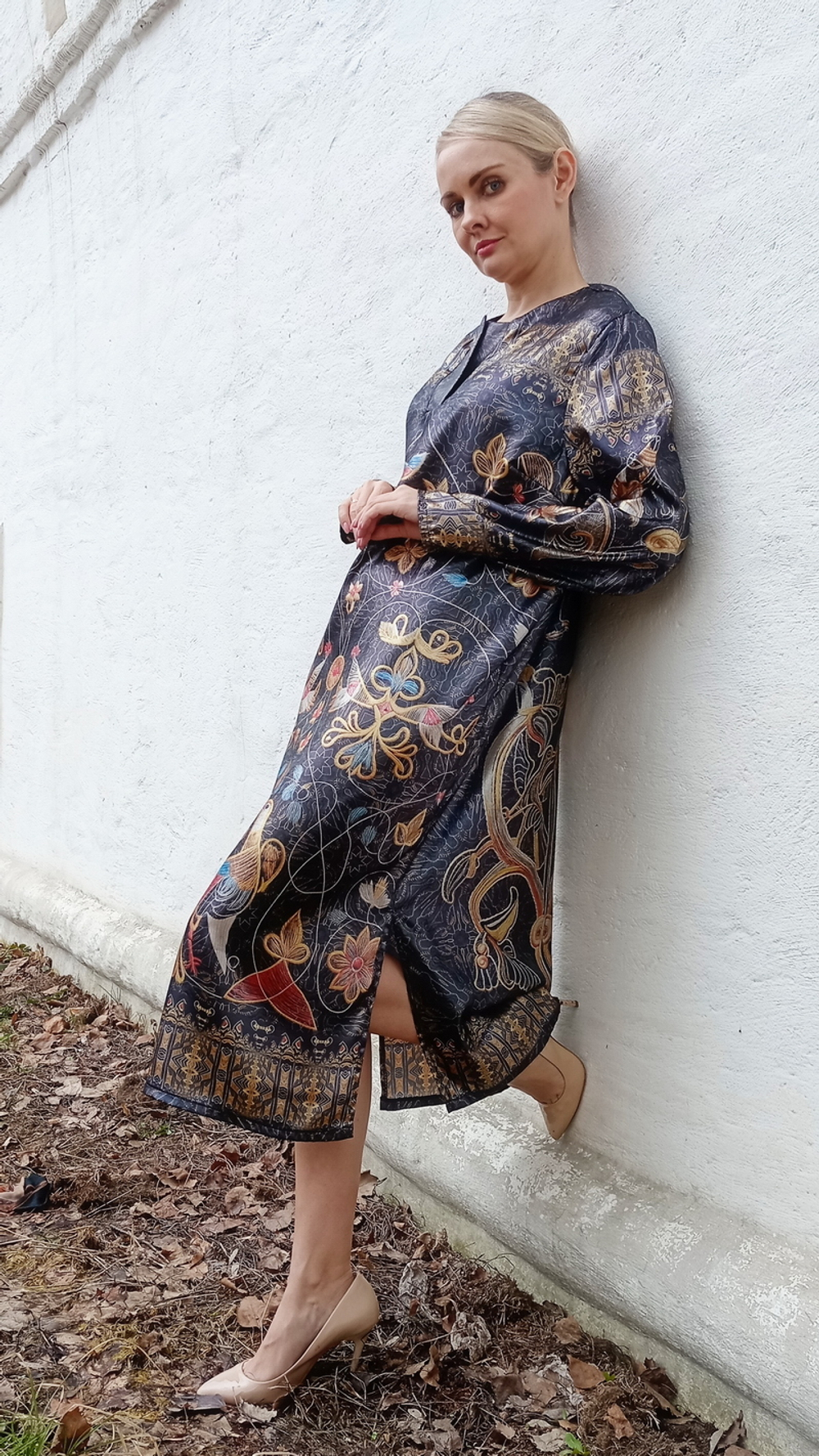 Платье миди "Две голубки", коллекция «Сны белого камня», по мотивам белокаменной резьбы домонгольских соборов Владимирской земли