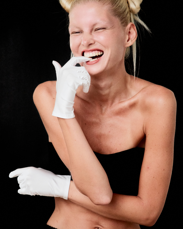 Перчатки из белого бифлекса короткие