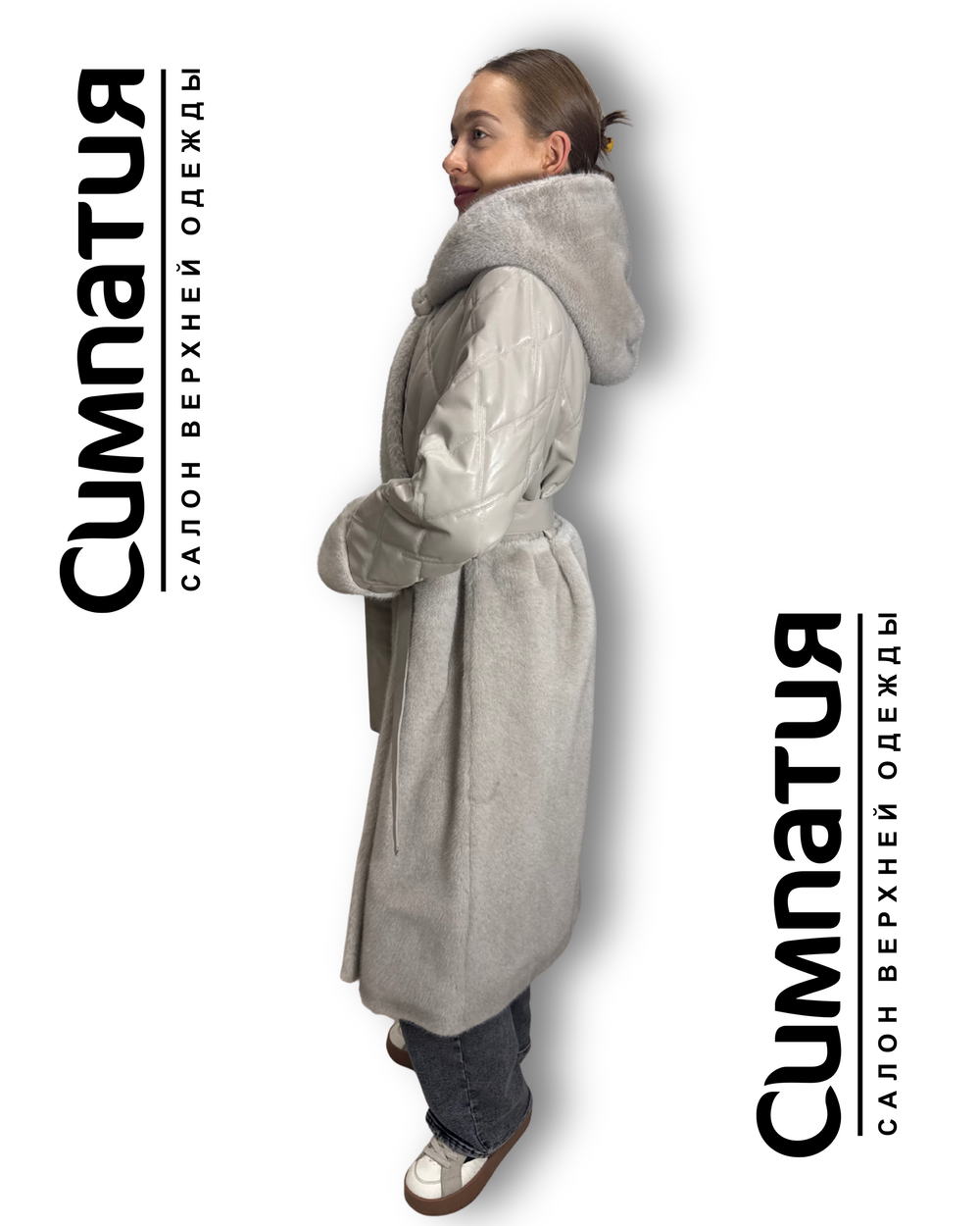 Стильное пальто в серебристом цвете с декоративными деталями