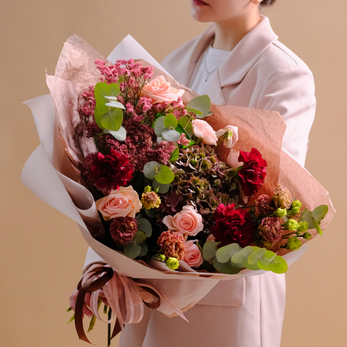 Купить Осенний букет с гортензией и кремовыми розами Мэйзи #184