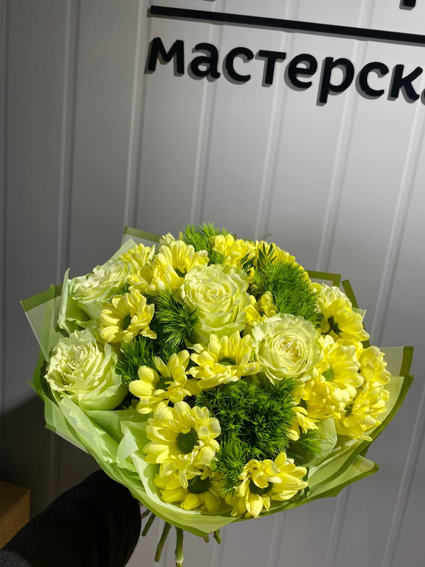 Букет с кустовыми хризантемами "Солнечный день"