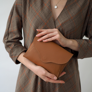 Женская кожаная сумка клатч Florette цвета карамель