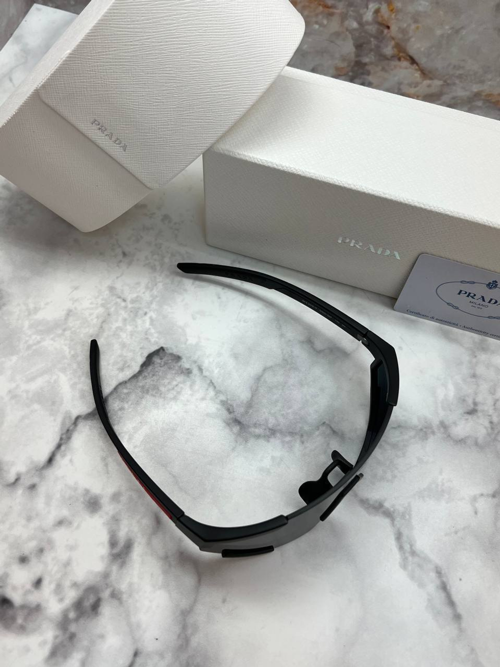 Очки Prada