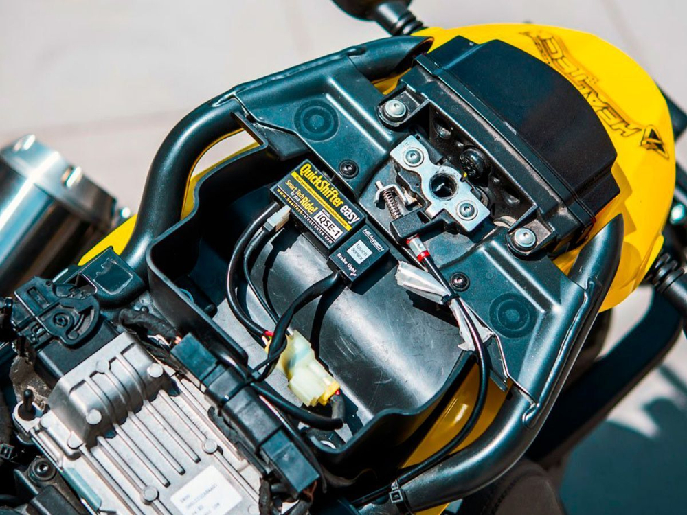 HT-IQSE-W1+HT-QSH-F1A HEALTECH WI-FI ELECTRONIC QUICK SHIFTER W/HARNESS (M 937)