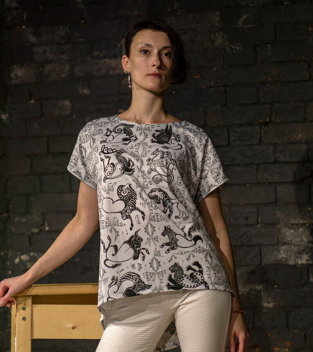 Футболка "Скифские тату", по мотивам скифских татуировок изображающих реальных и фантастических животных