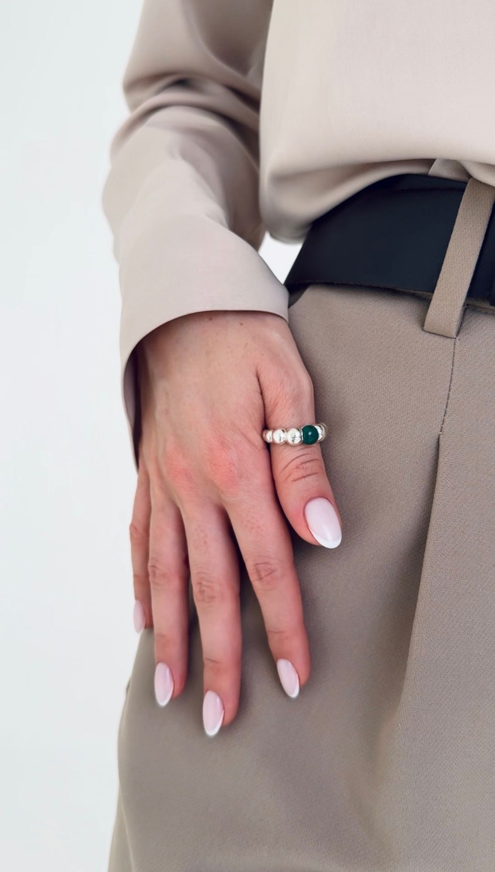 Кольцо Шары (зеленый халцедон)