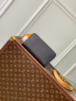 Louis Vuitton Zippy Wallet