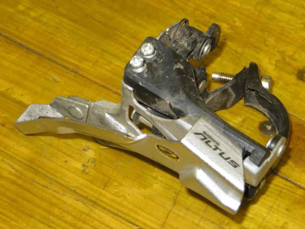 Переключатель передний  скорости Shimano Altus  бу.