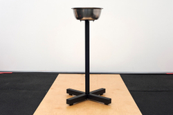 Чаша на стойке для магнезии