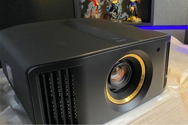 DLA-RS2000 превращает высококачественные проекторы в 4K в реальность