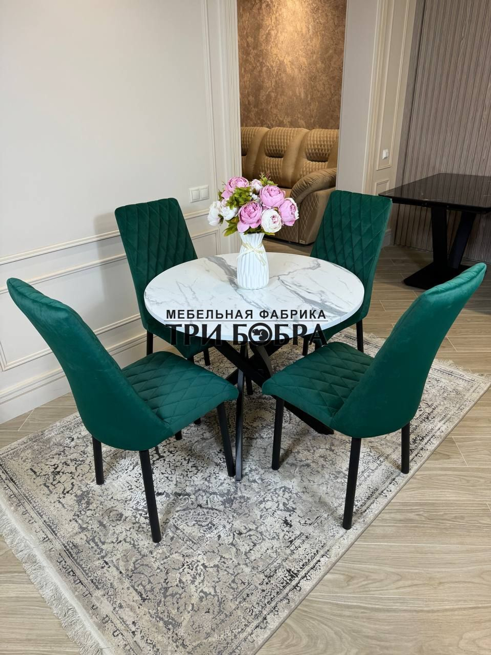 Круглый раздвижной стол "Лофт", итальянский мрамор и стулья "Бентли" изумруд