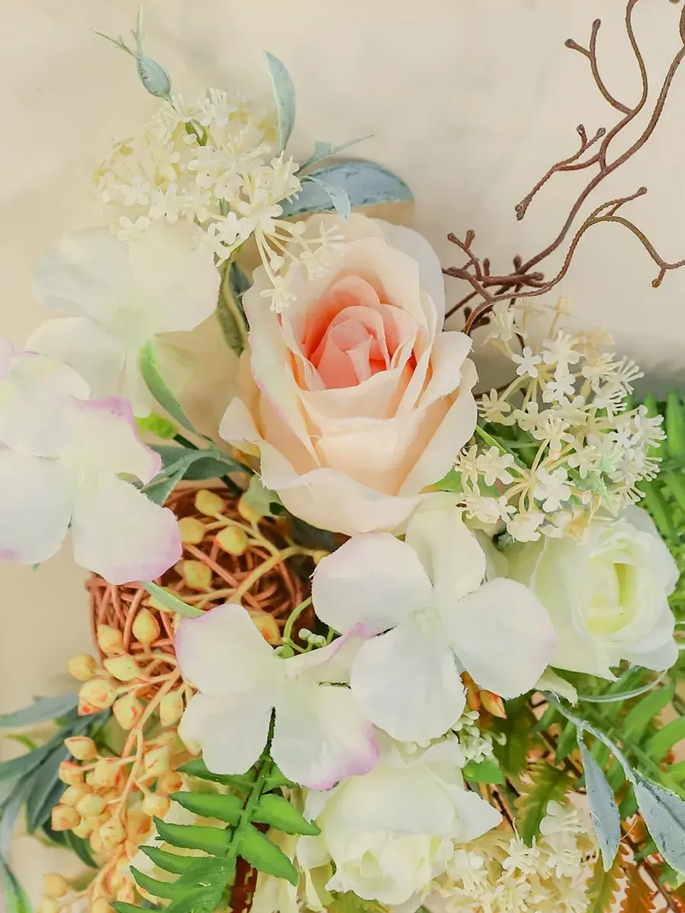 Искусственные цветы на стену в раме