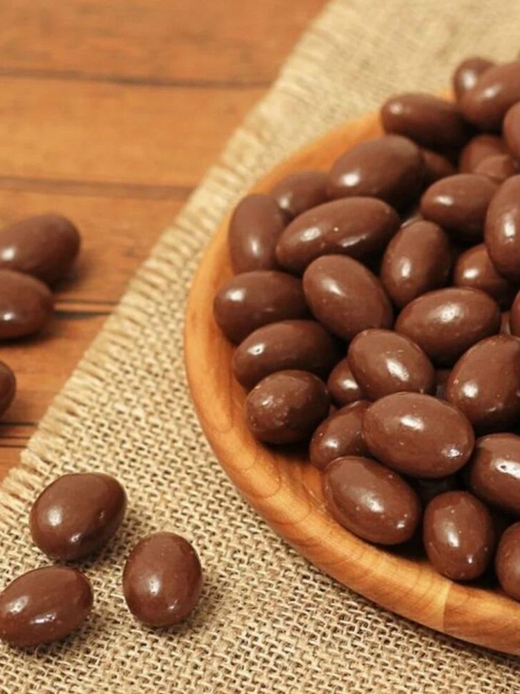 Миндаль в шоколаде Lotte Almond choco balls 46 г