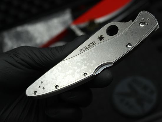 Складной нож Spyderco Police C07P c клинком из стали VG-10, рукоять Stainless Steel