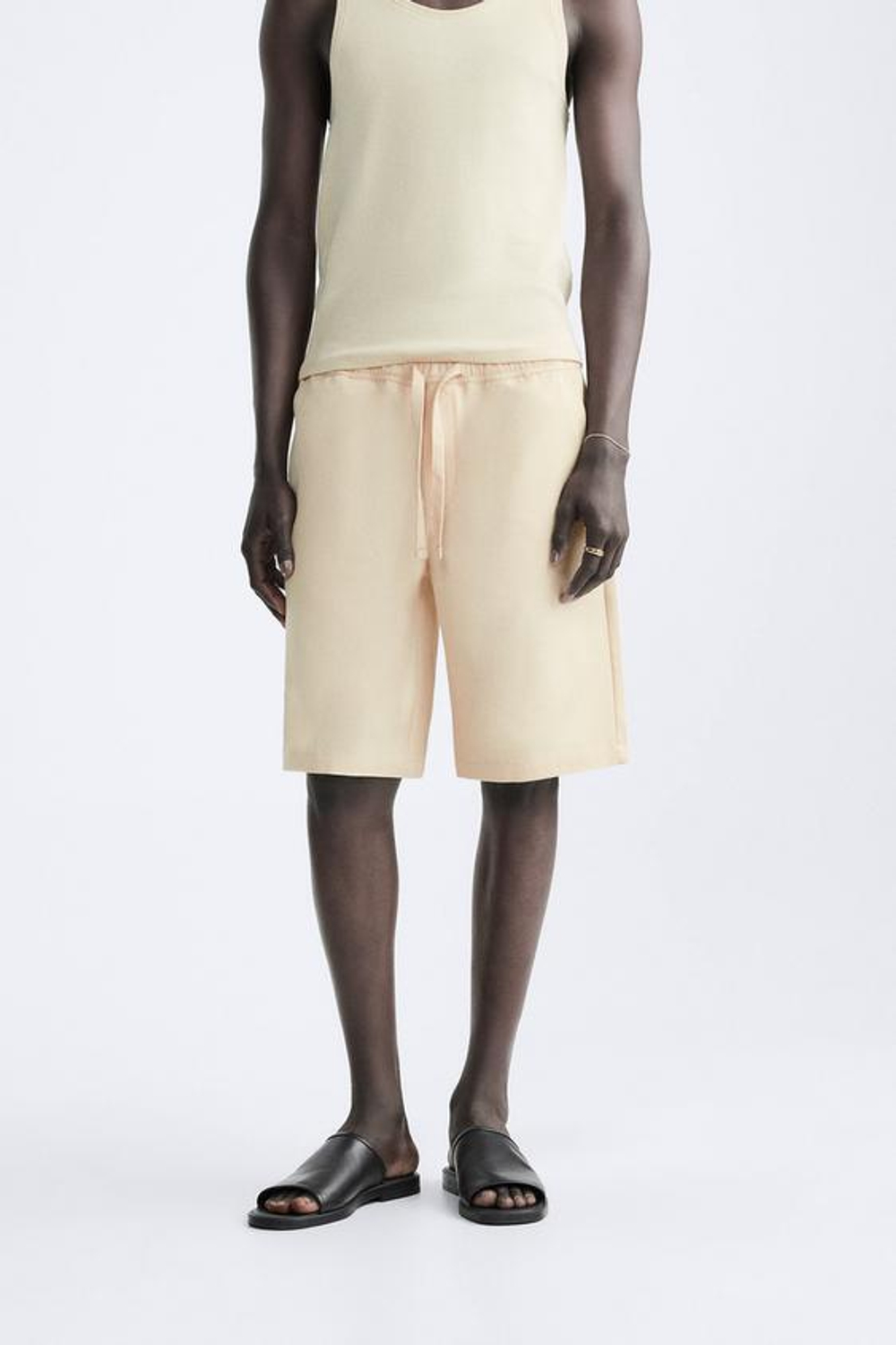 ZARA ШОРТЫ ИЗ ХЛОПКА И ЛИОЦЕЛЛА С РЕЛЬЕФНЫМ УЗОРОМ, СВЕТЛО-БЕЖЕВЫЙ