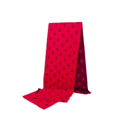 Колючий красный шарф