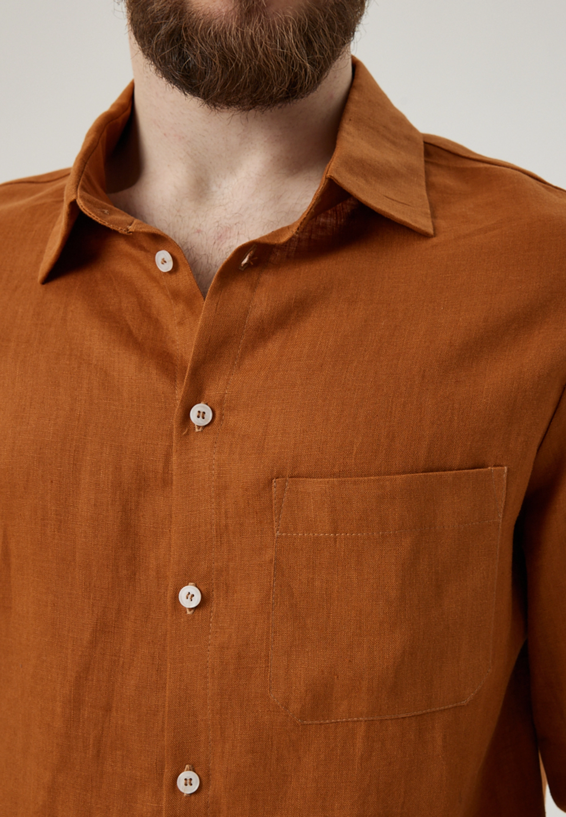 Рубашка льняная горчичного цвета