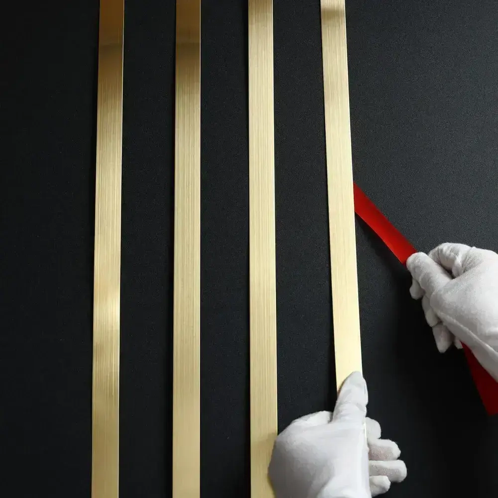 Молдинг декор на стену для интерьера самоклеющийся DP 10 GS золото матовое