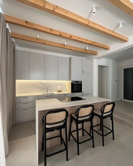 Полубарный стул Doriane черный