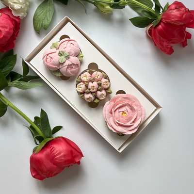 Набор творожных капкейков в розовой палитре ассорти