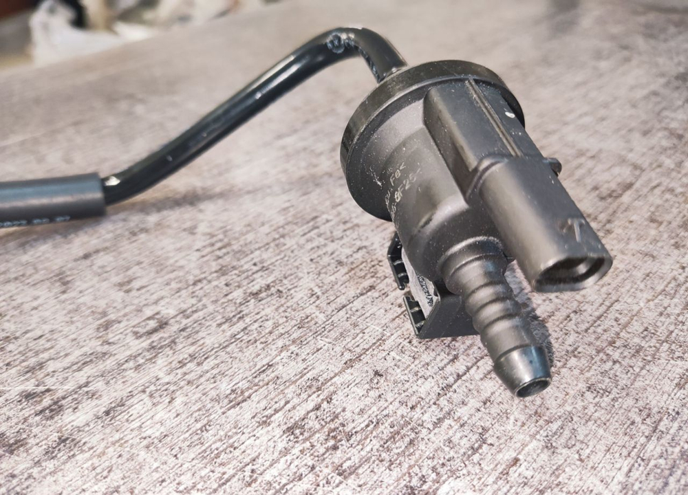 Клапан вентиляции бака с патрубками в сборе VAG