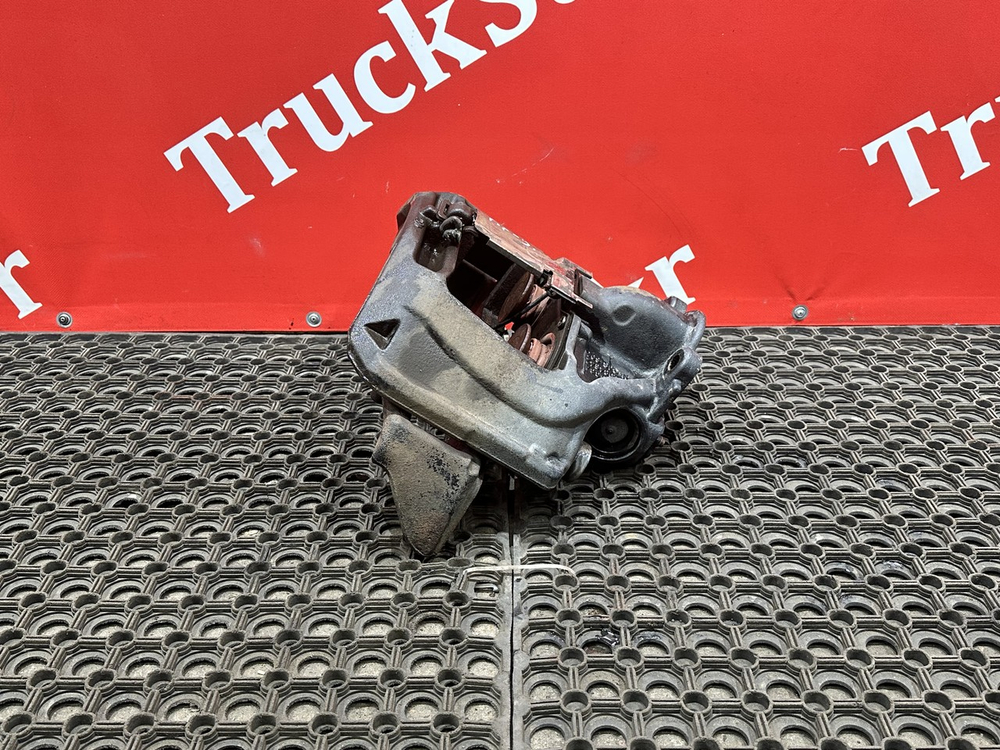 Суппорт передний правый 2023г