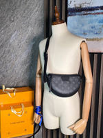 Сумка-мессенджер Louis Vuitton