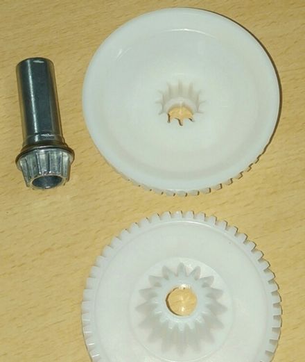 Шестеренка для кухонного комбайна Bosch (Бош) длинный вал - 622182